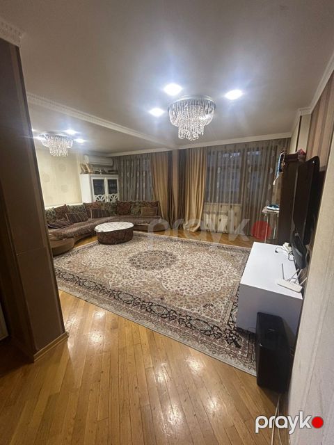 Satılır 4 otaqlı köhnə tikili 125 m²