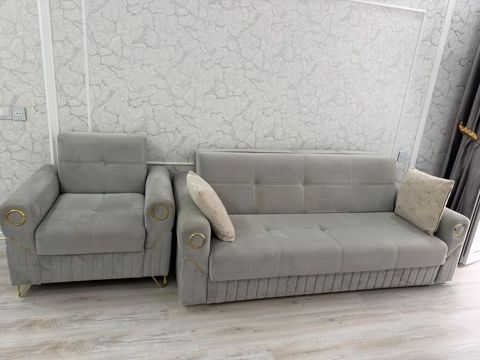 Divan kreslo dəsti satılır 200₼. Açılır bazası var.Ünvan — Bakı