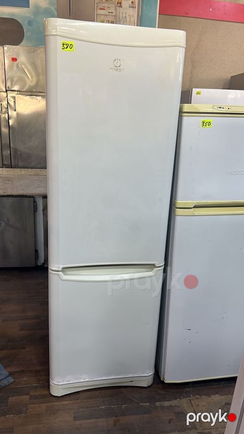 Indesit ikiqapılı soyuducu - Brend/model: Indesit (aşağıda dondurucu — Digah
