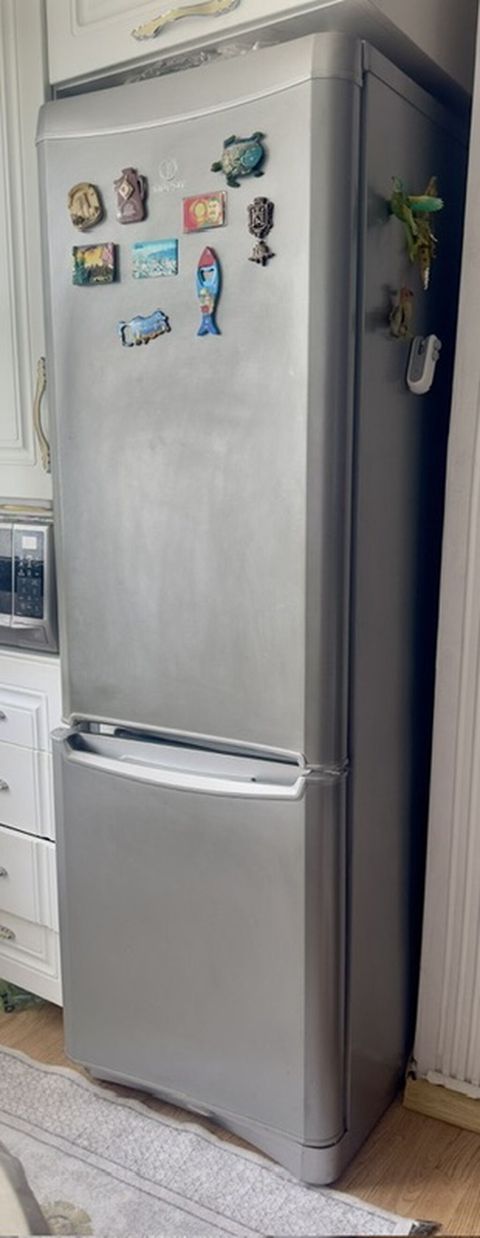 Indesit No Frost iki bölməli soyuducu - Rəng: metalik/gümüş - Aşağıda — Bakı