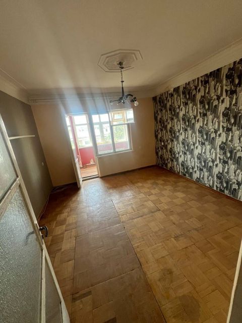 Satılır 3 otaqlı köhnə tikili 75 m² — Bakı