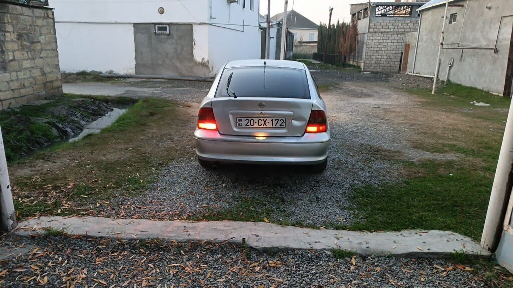 Opel Vectra B, gümüş rəng, AZ 20-CX-172 nömrə nişanı görünür — Avto, Ucar (4)
