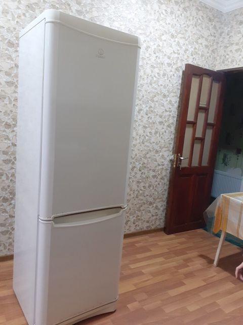 Soyuducu İndesit — Bakı
