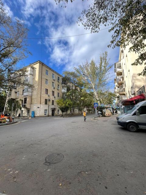 Satılır obyekt 210 m² — Bakı