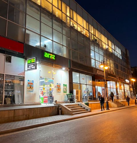 Satılır obyekt 305 m² — Bakı