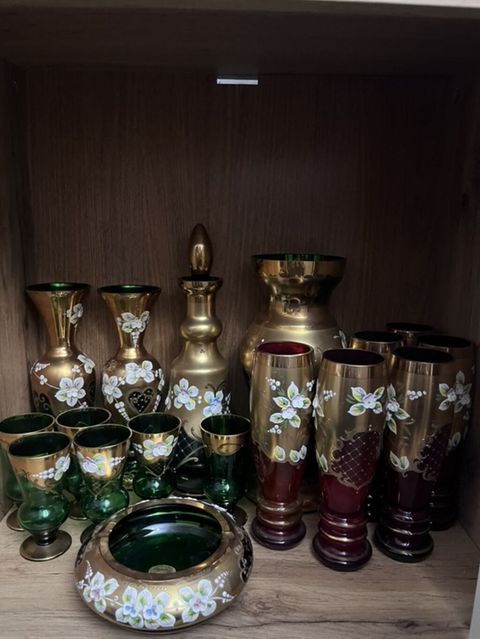 Zərif şüşə-bədii qablar dəsti - Material: rəngli şüşə (yaşıl və bordo — Masazır