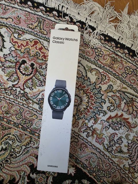 Samsung Galaxy Watch6 Classic 47 mm— qutu ilə hec bir problemi yoxdur — Bakı