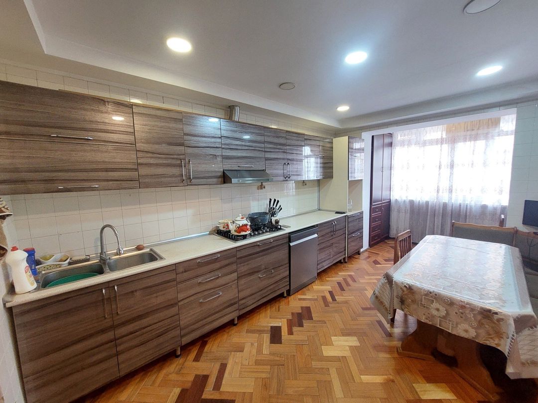 Satılır 5 otaqlı köhnə tikili 133 m² — Mənzil, Bakı (2)