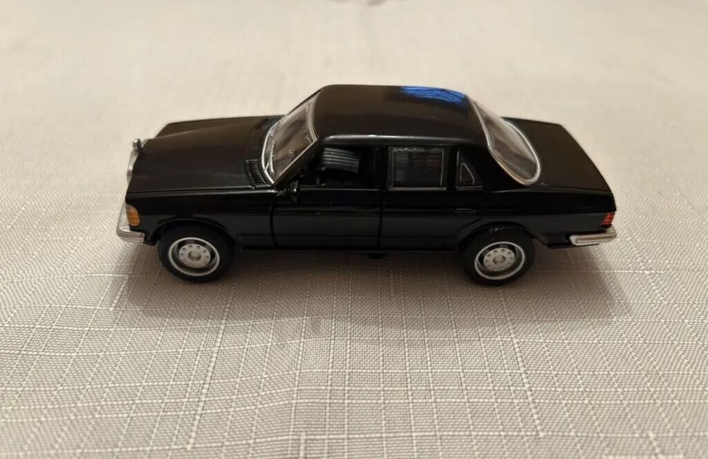 Mercedes-Benz W123 miniatür model avtomobil - Miqyas: təxmini 1:43 — Oyuncaqlar, Bakı (2)