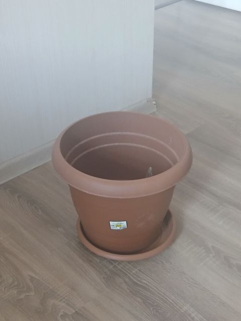 Plastik gül qabı – altlığı ilə birlikdə 13l tutumlu cemi 73 denedi 73 — Bakı