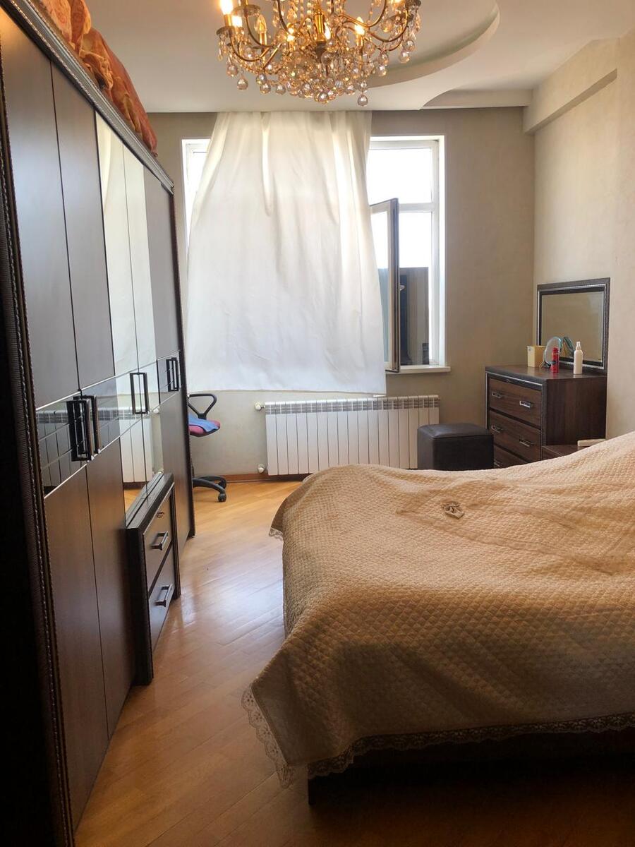 Satılır 4 otaqlı yeni tikili 200 m² — Mənzil, Bakı (8)