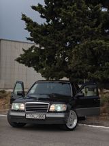 Mercedes-Benz W124: 2 l 1994 il Sedan — Cars
