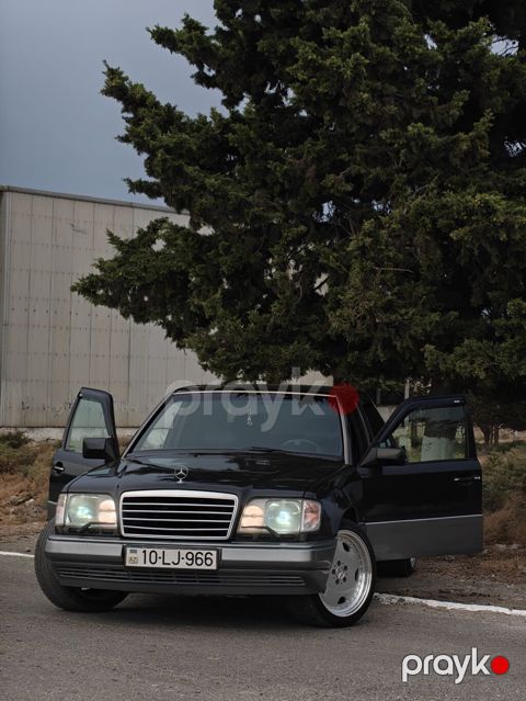 Mercedes-Benz W124: 2 l 1994 il Sedan