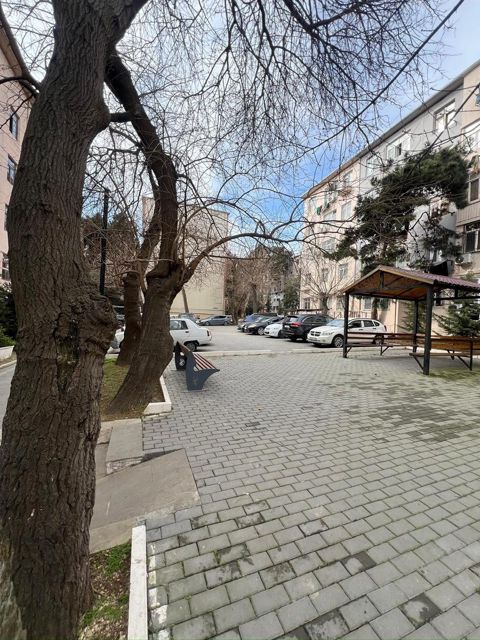 Satılır 2 otaqlı köhnə tikili 60 m² — Bakı