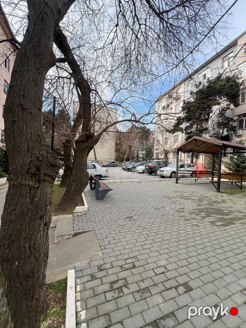 Satılır 2 otaqlı köhnə tikili 60 m²