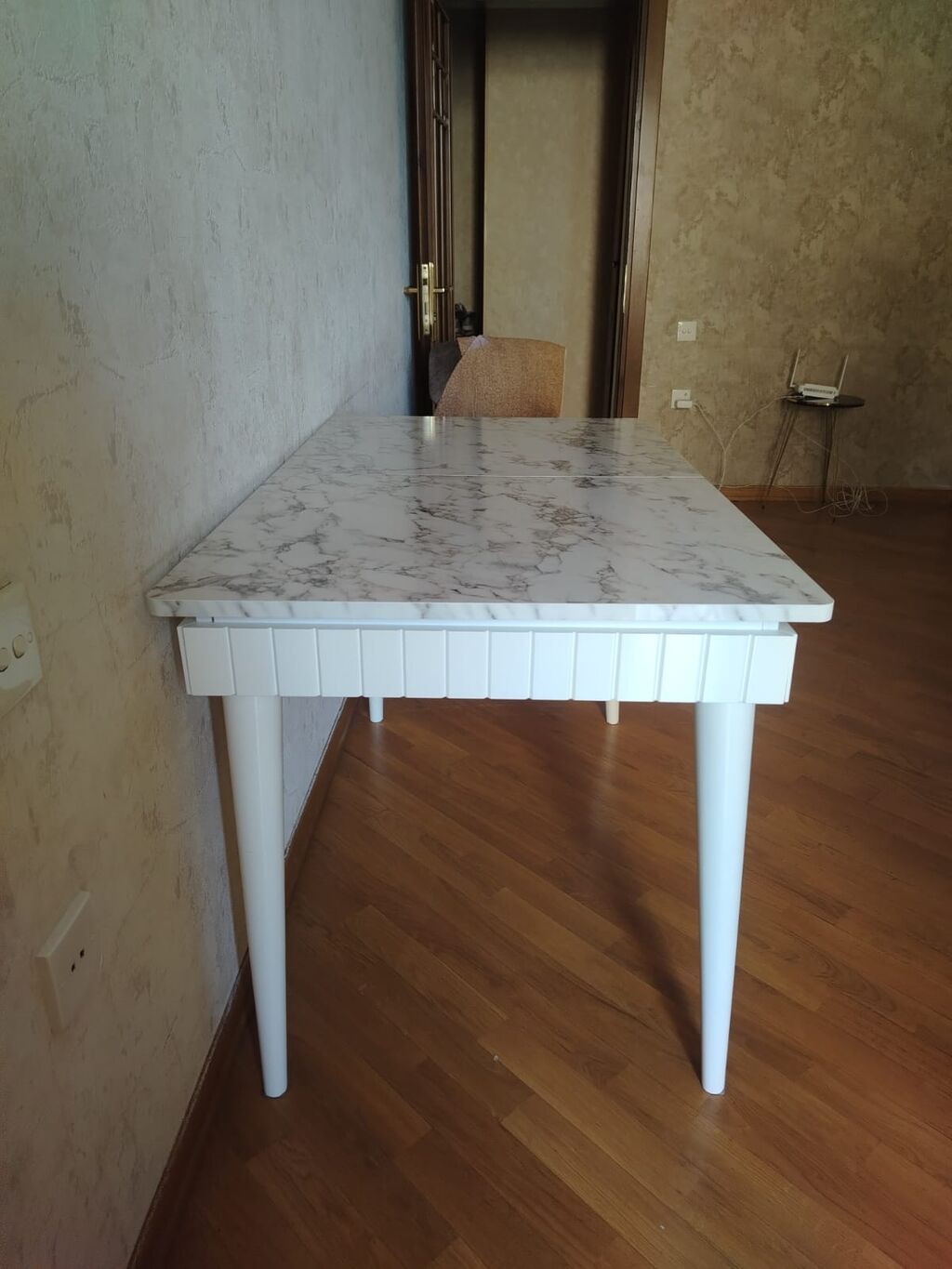 Masa – mərmər naxışlı üst səthli, ağ rəngdə modern dizayn - Forma — Masalar, Bakı (2)