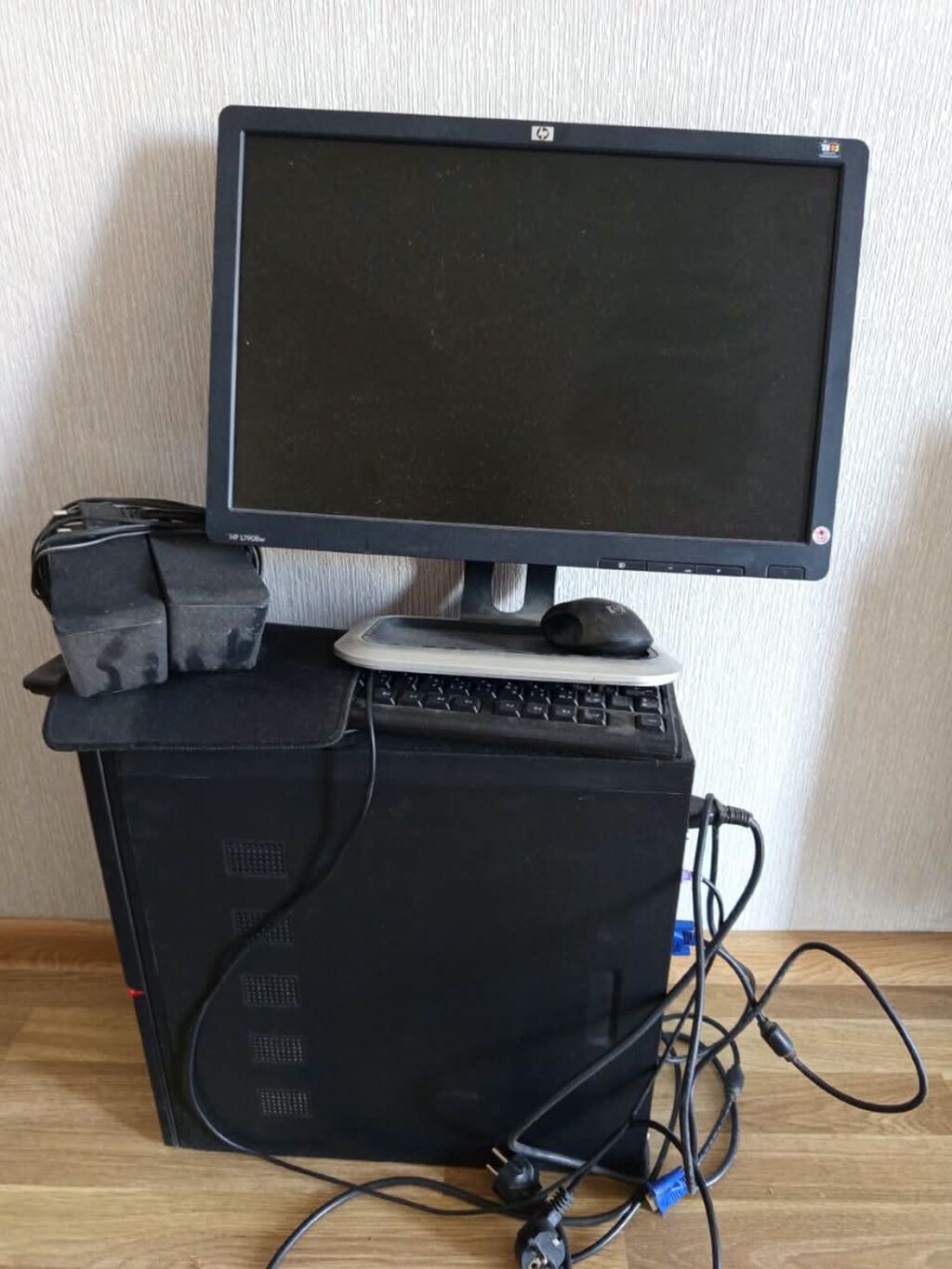 Satılır / İşlək Kompüter Komplekt: - HP LCD monitor (kvadrat — Elektronika, Bakı