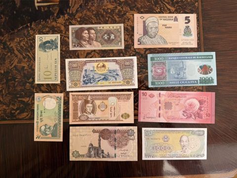 Kolleksiya üçün dünya ölkələrinə aid kağız pullar dəsti. Setin — Bakı