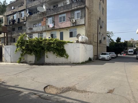 Satılır 3 otaqlı köhnə tikili 100 m² — Bakı