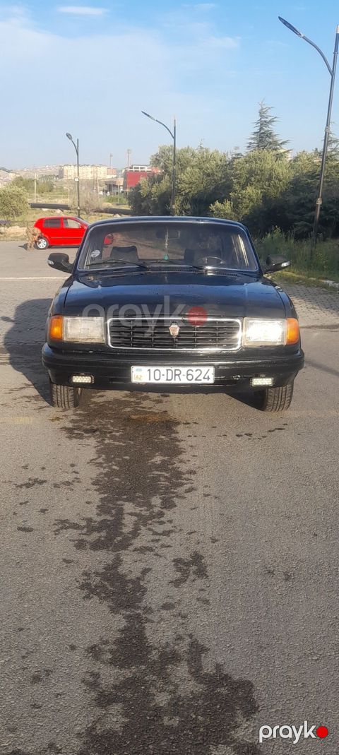 QAZ Volga 3129, qara rəng. Klassik sedan kuzov, xrom ön barmaqlıq