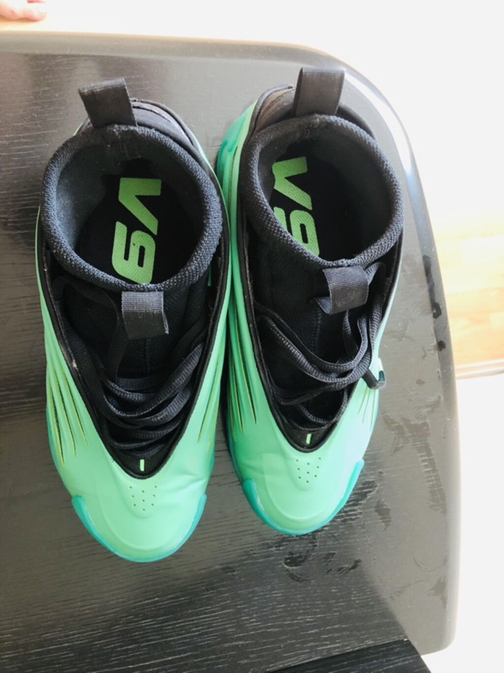 Adidas V9 krosovkasi. 41 olcu. Almaniyadan getirmishem Temiz Adidas — Şəxsi əşyalar, Bakı (2)