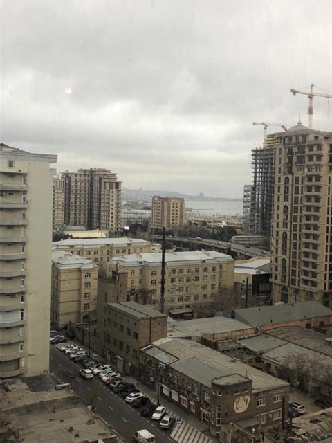 Satılır 5 otaqlı yeni tikili 330 m² — Bakı