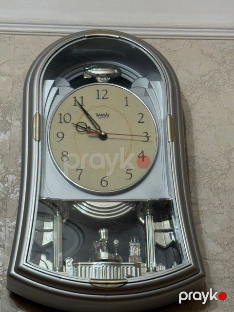 Divar saatı — Bakı