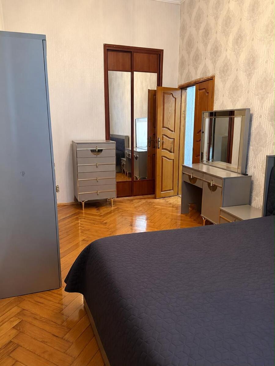 Satılır 3 otaqlı köhnə tikili 130 m² — Mənzil, Bakı (2)