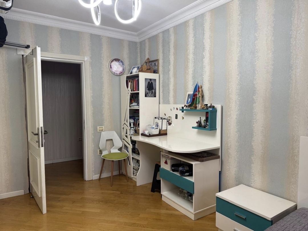 Satılır 4 otaqlı köhnə tikili 135 m² — Mənzil, Bakı (2)