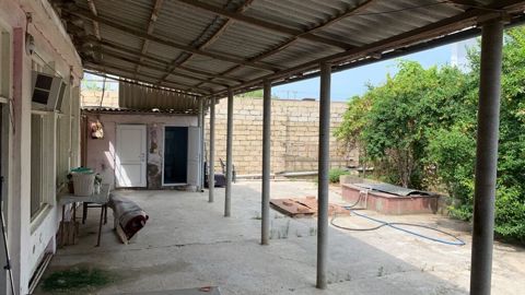 Buzovna dənizə yaxın ərazidə həyətyanı sahəli ev - Daş hasarlı, dəmir — Digah