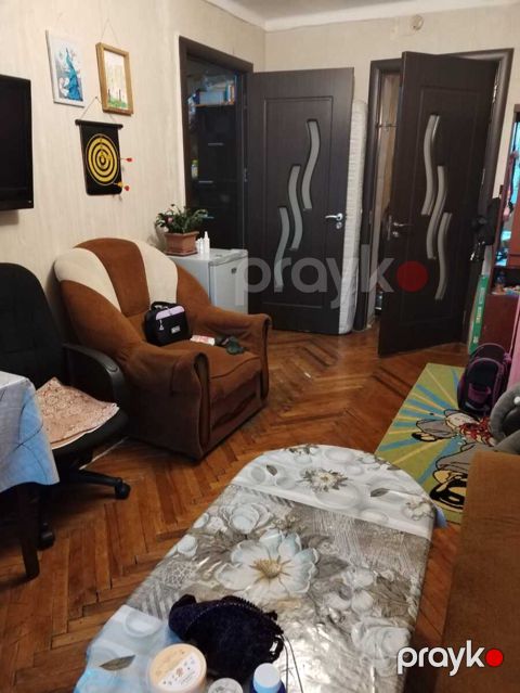 Satılır 2 otaqlı köhnə tikili 60 m²