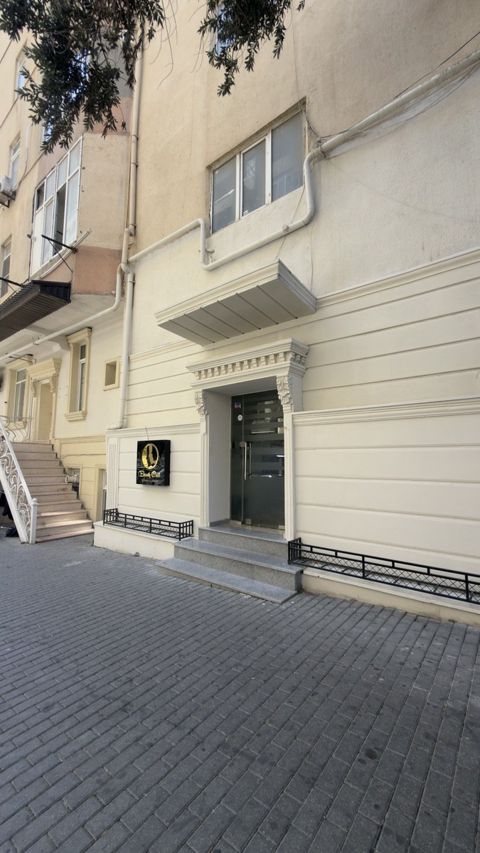 Satılır obyekt 281.3 m² — Bakı