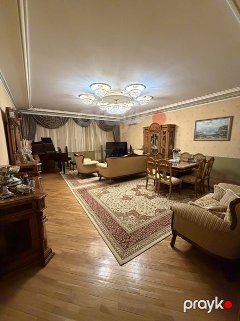 Satılır 4 otaqlı yeni tikili 150 m²