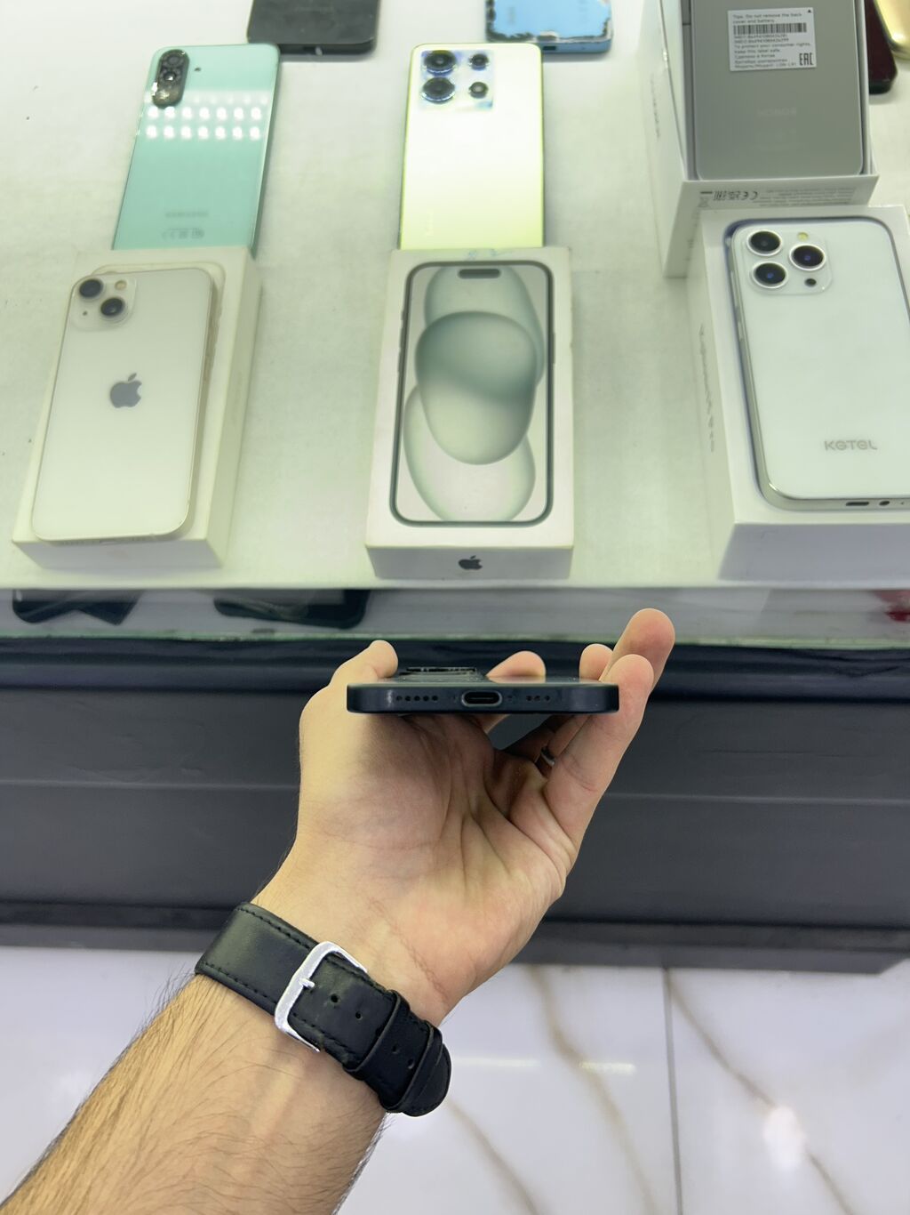 IPhone 15, 128 GB, Qara, Simsiz şarj — Apple iPhone, Gəncə (5)