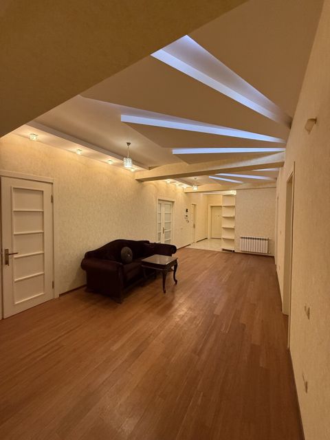 Satılır 5 otaqlı yeni tikili 190 m² — Bakı