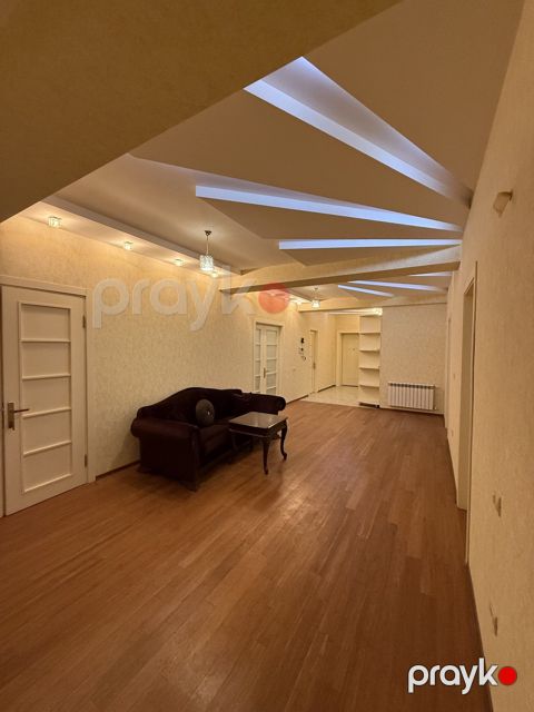 Satılır 5 otaqlı yeni tikili 190 m²