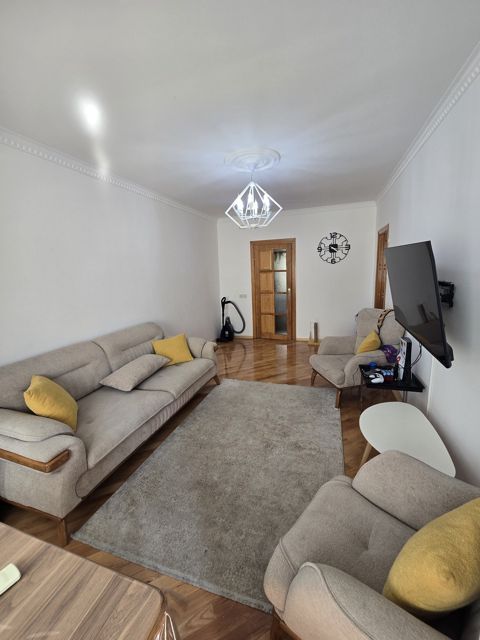 Satılır 4 otaqlı köhnə tikili 90 m² — Bakı