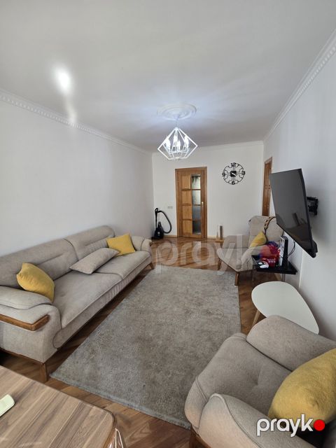 Satılır 4 otaqlı köhnə tikili 90 m²