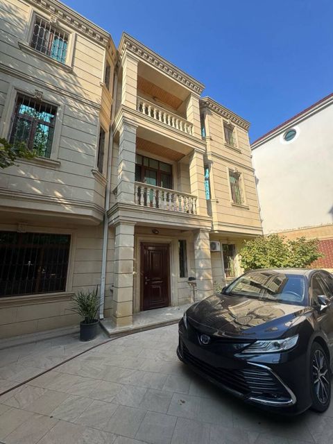 Satılır 8 otaqlı həyət evi/bağ evi 350 m² — Bakı