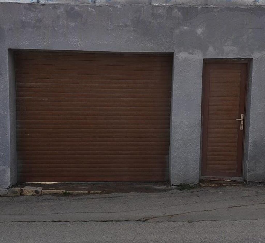 1300₼ Jalüz darvaza və qapı satılır. İşləkdi. Pultla işləyir 2.91*2.53 — Təmir və inşaat, Bakı