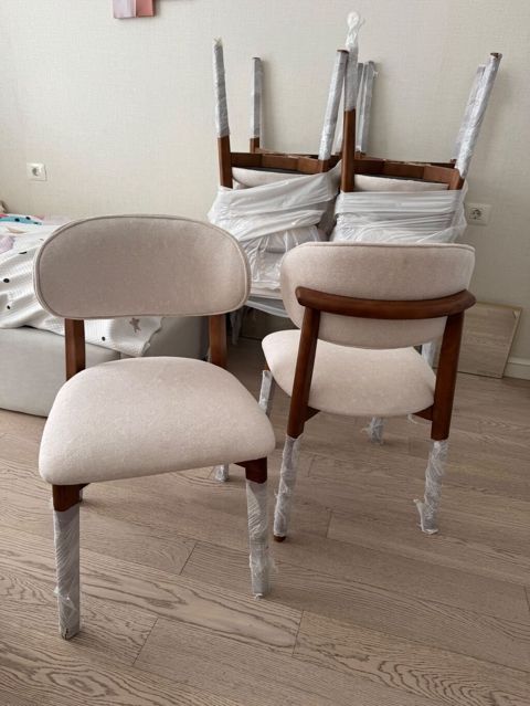 Stullar yenıdır.Hec ıstıfade olunmayıb.6 ededdır.1ededı 60 manat.Tek — Bakı