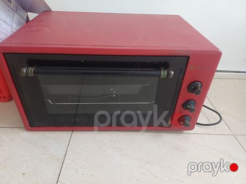 Qırmızı rəngli elektrik mini-sobə - Kompakt masaüstü elektrik sobəsi — Bakı