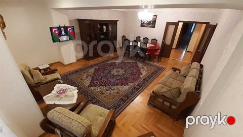 İcarəyə verilir 3 otaqlı köhnə tikili 95 m²