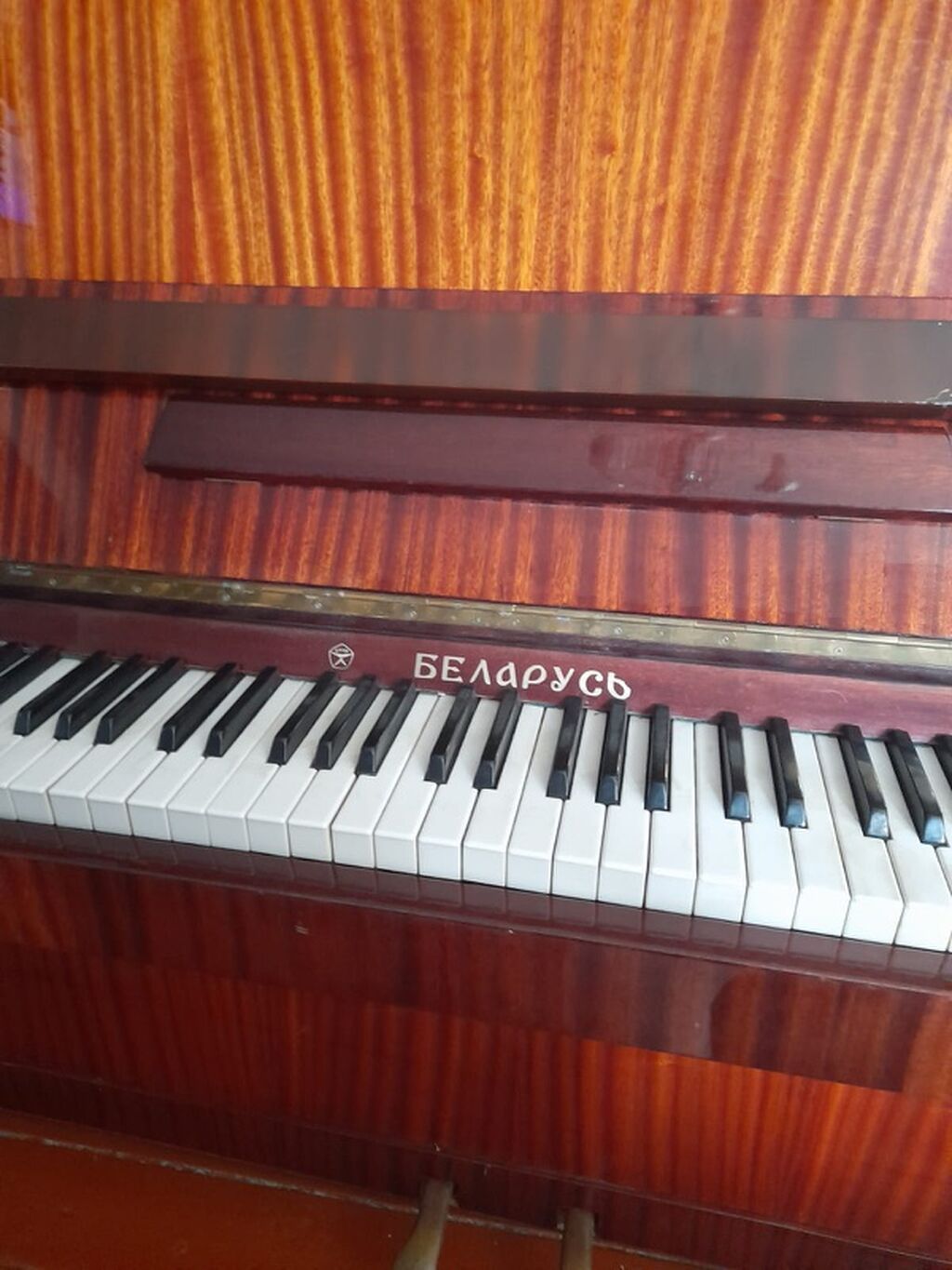 Belarus marka akustik pianino (upright). - Korpus: parlaq taxta — Musiqiə alətləri, Bərdə