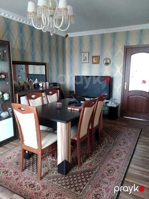 Satılır 5 otaqlı köhnə tikili 145 m²