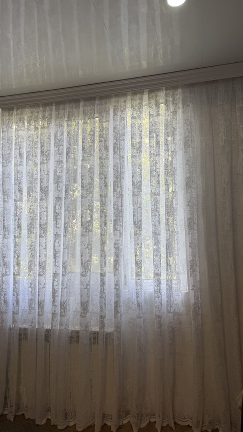 Tül pərdə – ag rəng Kompozisiyanı tamamlayan neytral rəngi sayəsində — Pərdələr, kornişlər, jalüzilər, Bakı (5)