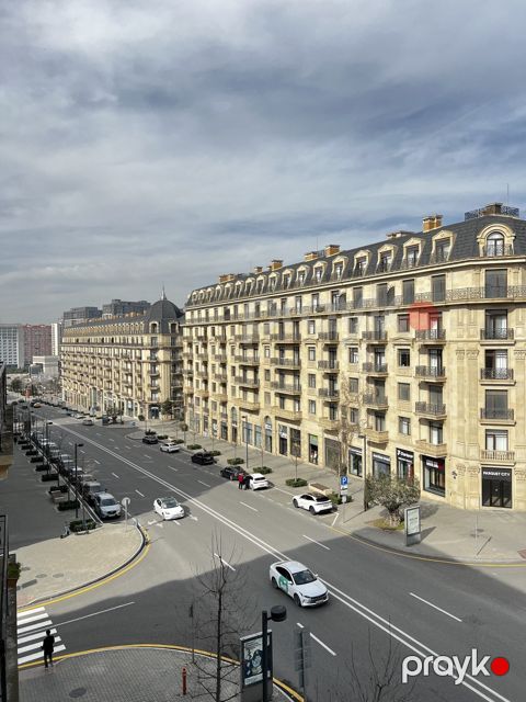 Satılır 3 otaqlı ofis 135 m²