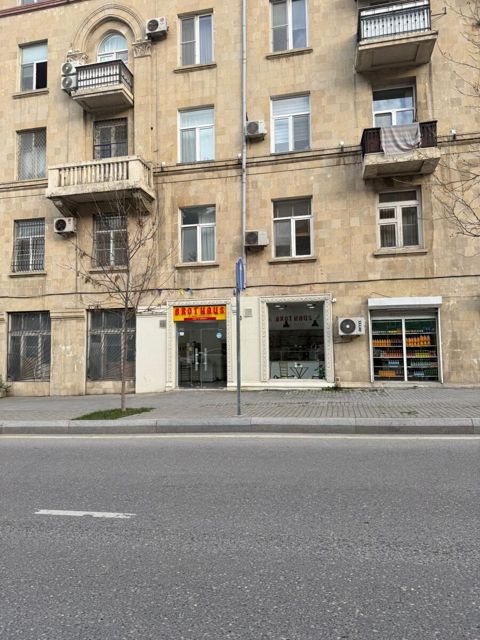 Satılır obyekt 30 m² — Bakı