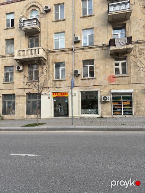 Satılır obyekt 30 m² — Bakı
