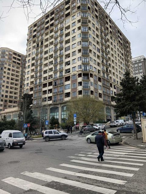 Satılır 3 otaqlı yeni tikili 164 m² — Bakı